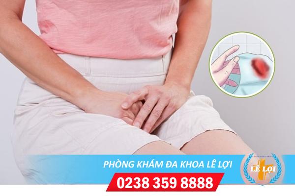 Quan hệ bị ra máu và đau rát là bệnh gì ?