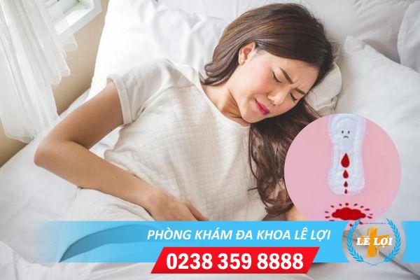 Sau phá thai vẫn ra máu có sao không?