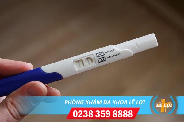 2 vạch đậm 2 vạch mờ là có thai không?
