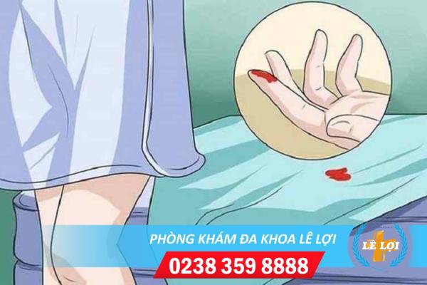 Máu ra ít nhưng không phải kinh nguyệt?